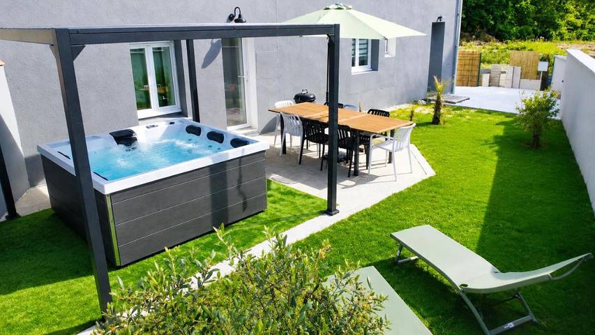 Villa pour 7 personnes, avec jardin et jacuzzi