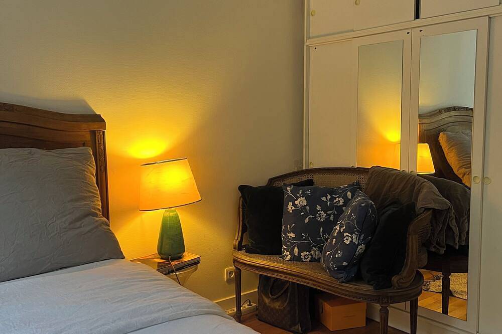 Cosy chambre Eiffel Tour Invalides in Eiffelturm, Paris