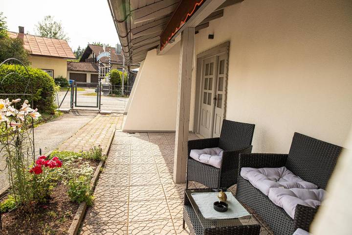 Ferienwohnung für 6 Personen, mit Balkon und Balkon/Terrasse sowie Terrasse und Garten in Landkreis Regen - 2