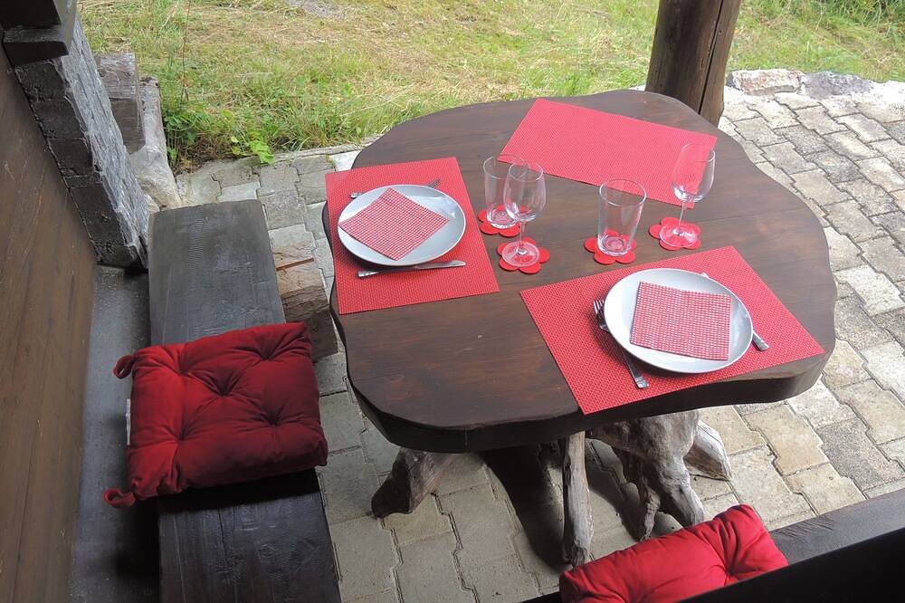 Liebevoll eingerichtetes Alphüttli in Wilderswil, Thunersee