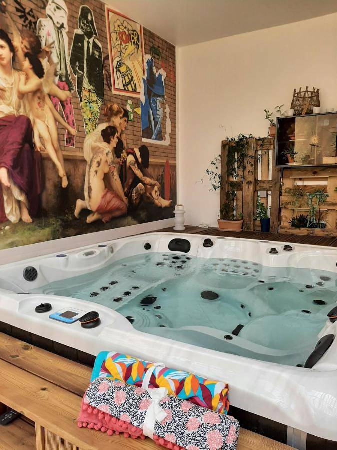 Appartement entier, Nid douillet avec spa et fitness in Oissel, Région de Rouen