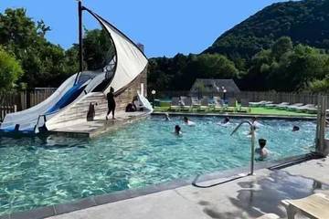 Camping pour 4 Personnes dans Vic-sur-Cère, Massif central, Photo 2