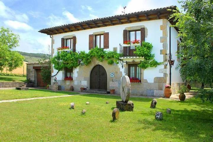 Gîte pour 10 personnes, avec Balcon et Jardin