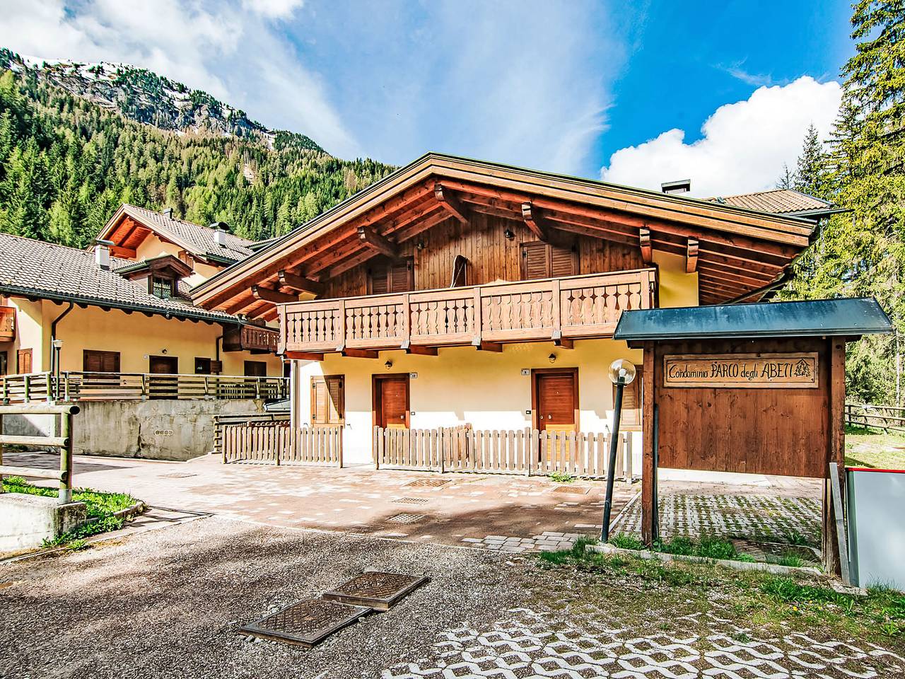 Entire apartment, Condominio Parco degli abeti in Canazei, Dolomiti Superski