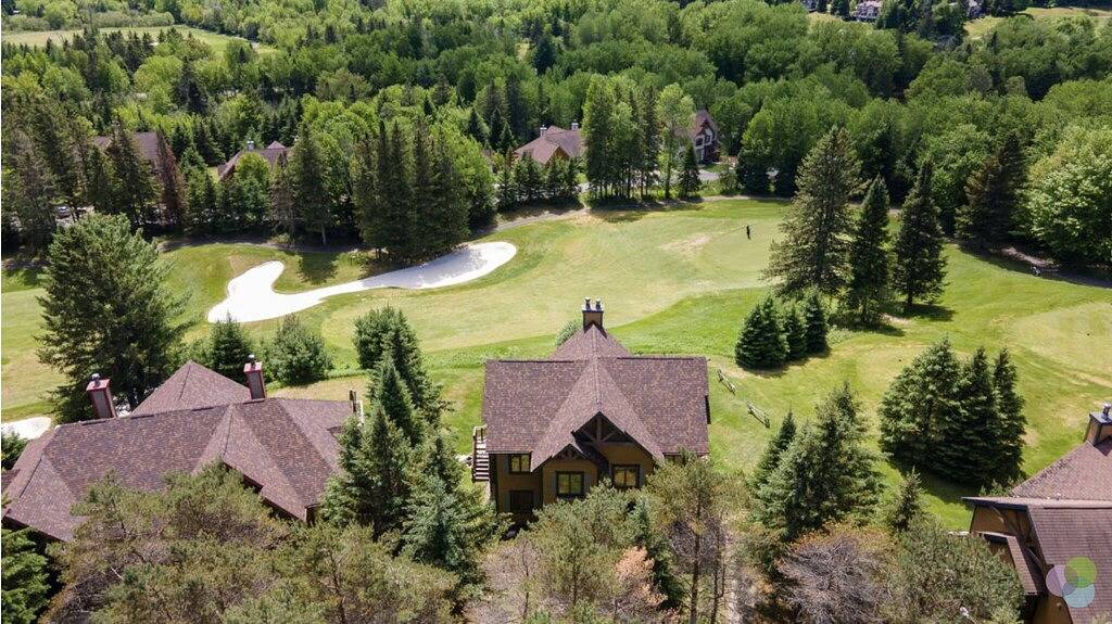 Le Maitre - House on the 15th Green with Breathtaking Views in Mont-Tremblant