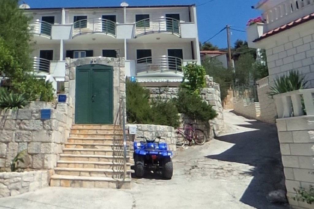 Ganze Wohnung, 2-Zimmer-Ferienwohnung mit Terrasse und Meerblick Drvenik Veliki A-23892-a in Drvenik Veliki, Drvenik Mali und Veli