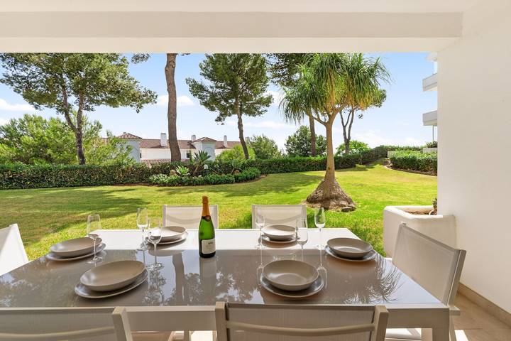 Entire apartment, Apartment 'Margarita In Miraflores' with Sea Views, Shared Pool and Wi-Fi in La Cala de Mijas, Mijas