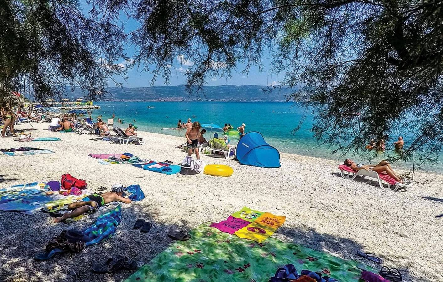 Cozy Beachfront Holiday Home Slatine - Five Bedroom Holiday Home in Slatine, Ciovo