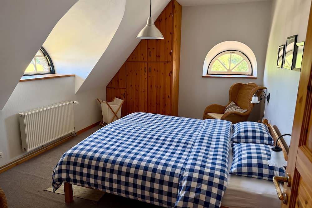Ganze Wohnung, \"Abendlicht\" im Reetdachhaus Obergeschoss, 57 m², bis 4 Personen in Bösdorf, Südliche Ostseeküste