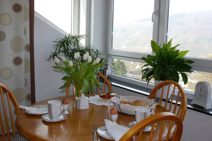 Ferienwohnung für 2 Personen, mit Balkon und Garten sowie Sauna in Bullay