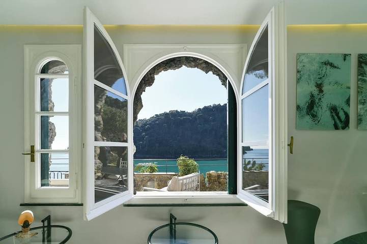 Gîte pour 6 personnes, avec balcon et jardin dans Paraggi