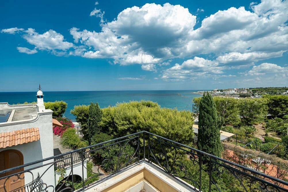 Ganze Wohnung, Comfortable 40 sqm apartment, accommodating up to 4 people, located on the first floor of a small house without an elevator.The property is located on the Bisceglie seafront and offers enchanting sea views. The residential area is well-served and close t in Bisceglie, Via Francigena