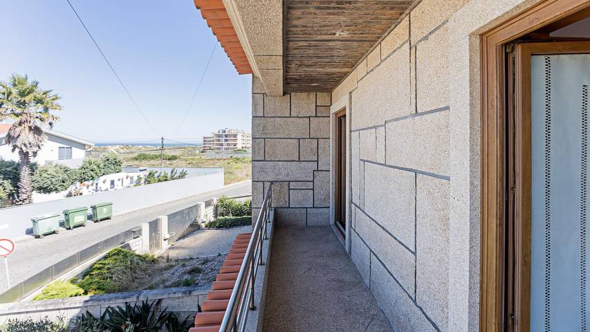 Location de vacances pour 10 personnes, avec Balcon ainsi que Terrasse et Jardin dans Vila Chã