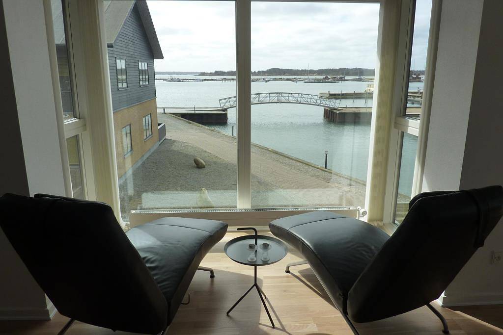 Großes Haus in der Nähe des Hafens in Nykøbing Mors mit fantastischem Blick auf den Hafen, die Stadt und die Sallingsund Brücke. in Nyköbing Mors, Morsø