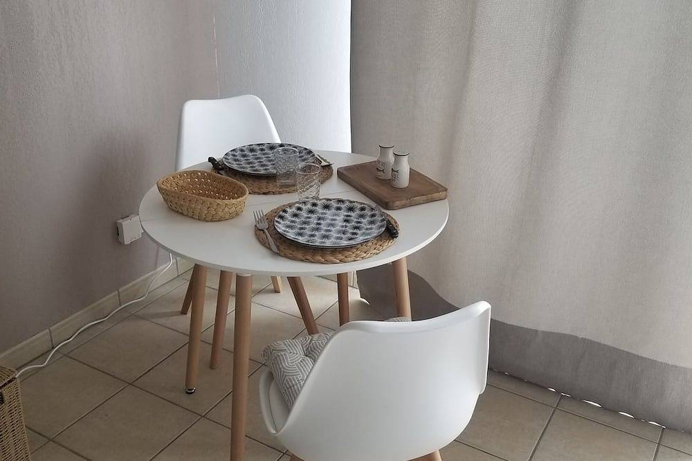 Entire apartment, Appartement T2 Calme et Lumineux Avec Balcon Proche Citadelle de Blaye in Blaye, Blaye region
