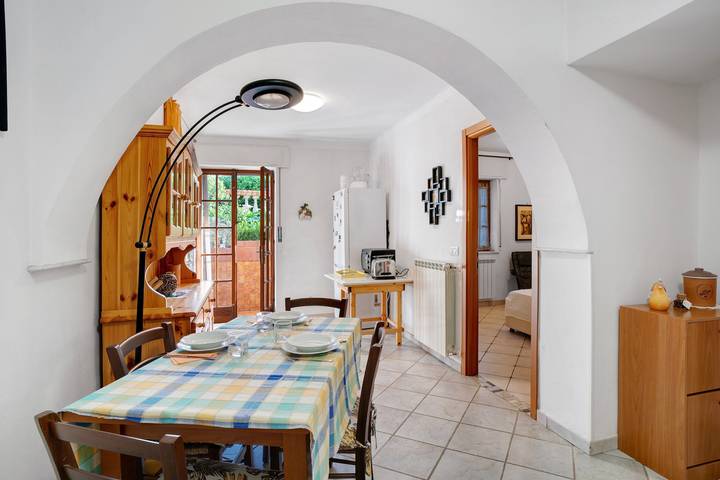Appartamento intero, Appartamento 'Casa Di Lo' con terrazza privata e Wi-Fi in Laigueglia, Riviera di Ponente