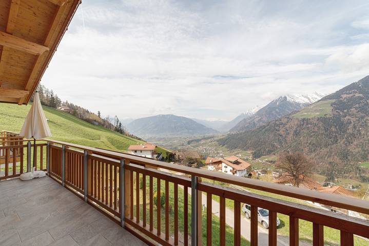 Entire apartment, Apartment 'Thymian' with Mountain View, Private Terrace and Wi-Fi in Verdins, Schenna