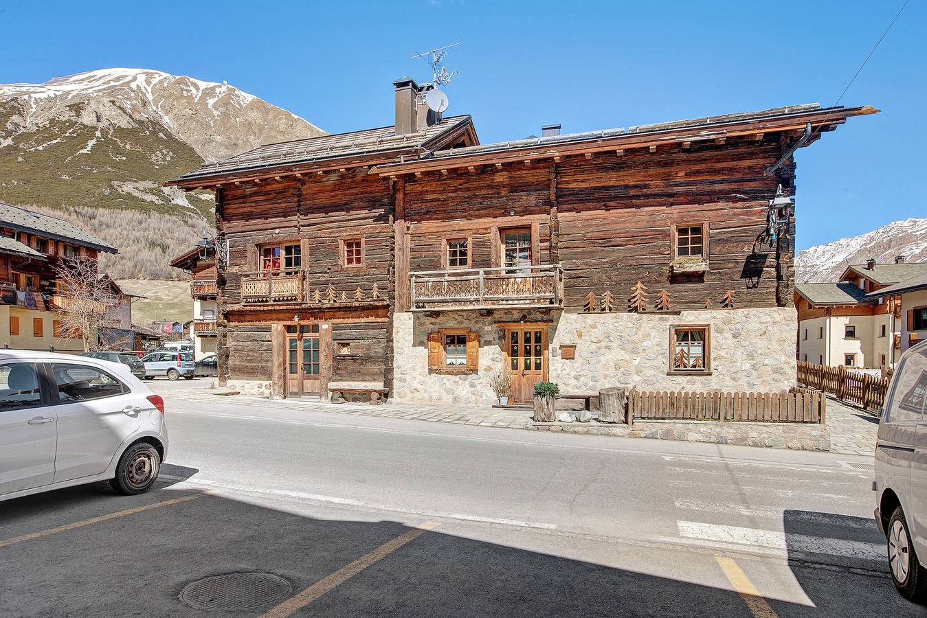 Entire apartment, Apartment 'Rododendro Bait Da Menin' with Mountain View and Wi-Fi in Livigno (Town), Livigno