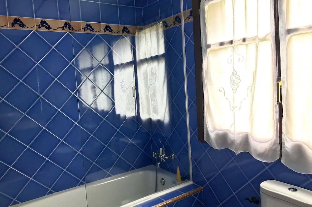 Great location, perfect for groups of 15 people. Private garden with barbecue in Murguía, Zuia