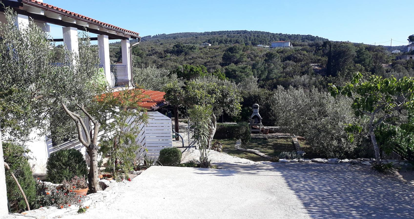 Ganze Wohnung, 2-Zimmer-Ferienwohnung mit Terrasse Necujam, Solta A-18993-a in Necujam, Solta