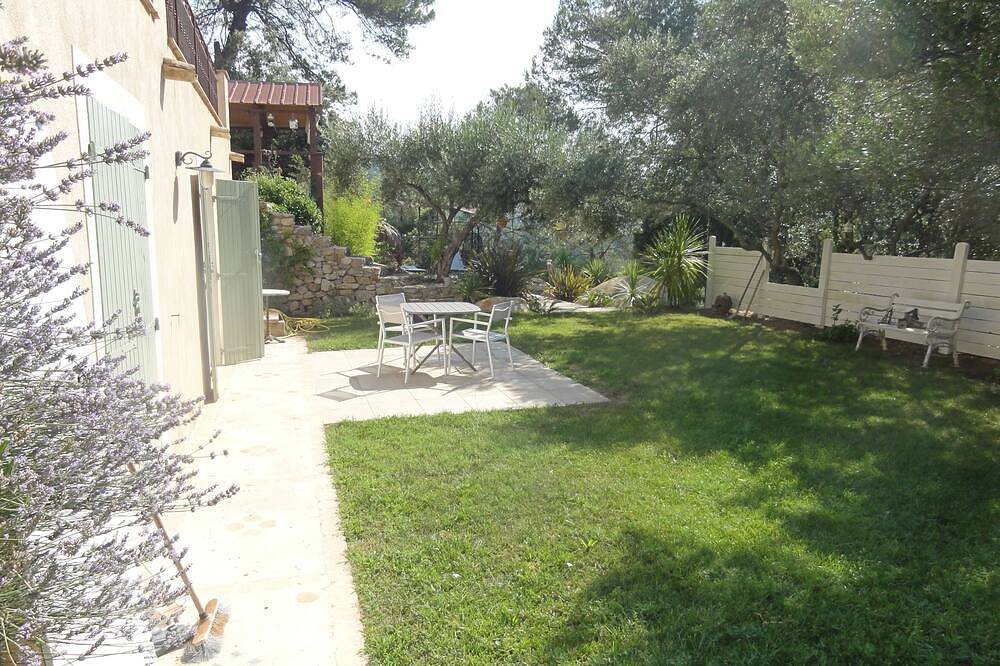 Romanticism, relaxation and exoticism with private Jacuzzi ideal for lovers in La Motte, Draguignan region