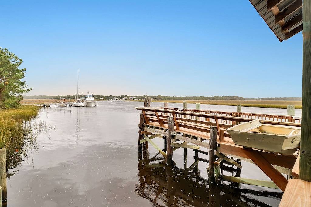 Gemütliches Haus am Wasser! 2Br / 2Ba Großes überdachtes Deck * Angelsteg * Schwimmsteg in Brunswick County
