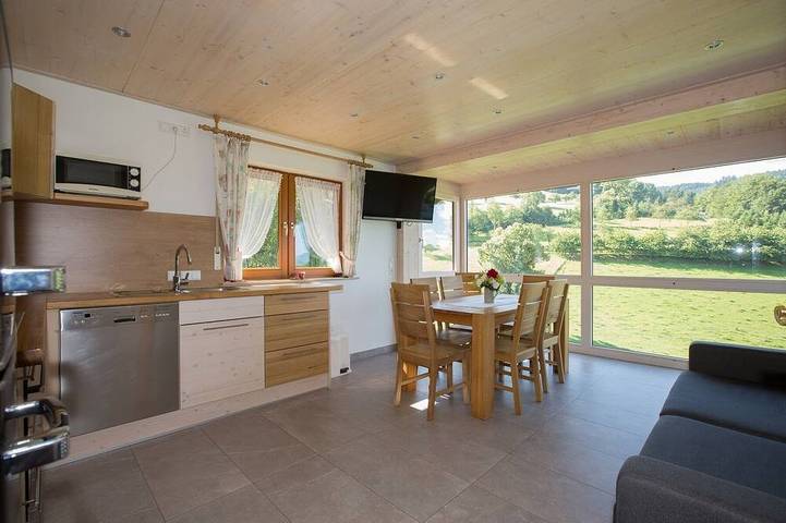 Ferienhaus für 7 Personen, mit Balkon und Garten