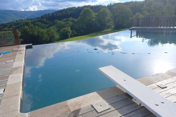 Gîte pour 22 personnes, avec piscine et jacuzzi à Pont-de-Larn