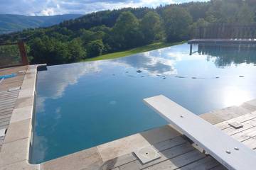 Gîte pour 22 personnes, avec piscine et jacuzzi à Pont-de-Larn
