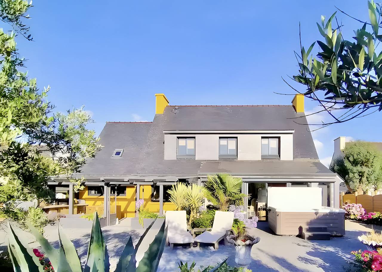 Breizh Faré by the Sea with Spa in Guissény, Brest region