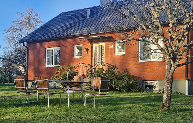 Ferienhaus für 10 Personen, mit Terrasse und Garten sowie Seeblick