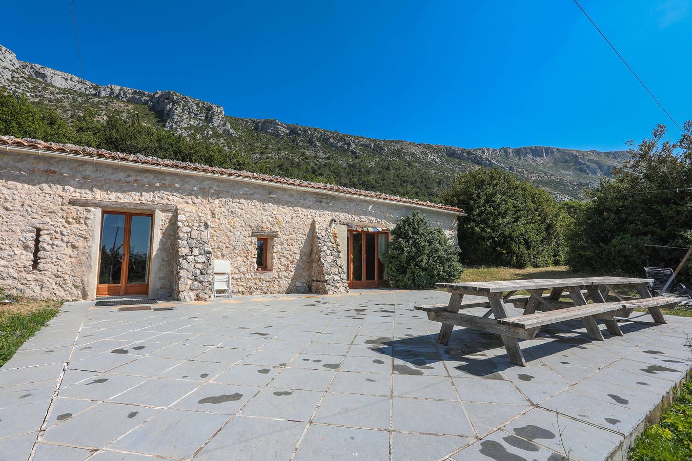 Cottage 'Gite Bergerie' with Mountain View, Private Terrace and Wi-Fi in Bargème, Regionalt naturreservat i Verdon