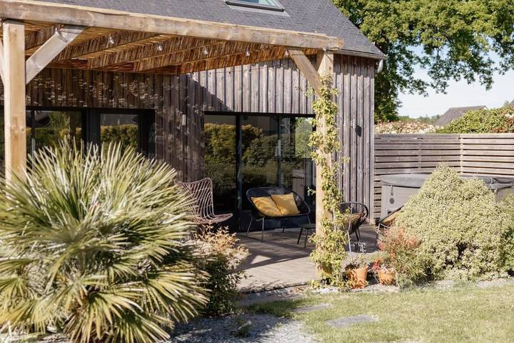 Location de vacances pour 8 personnes, avec jardin ainsi que vue et piscine dans Plan D Eau De La Cantache - 3
