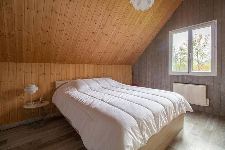 Chalet pour 8 personnes, avec terrasse et jardin à Chambon-sur-Lac - 4