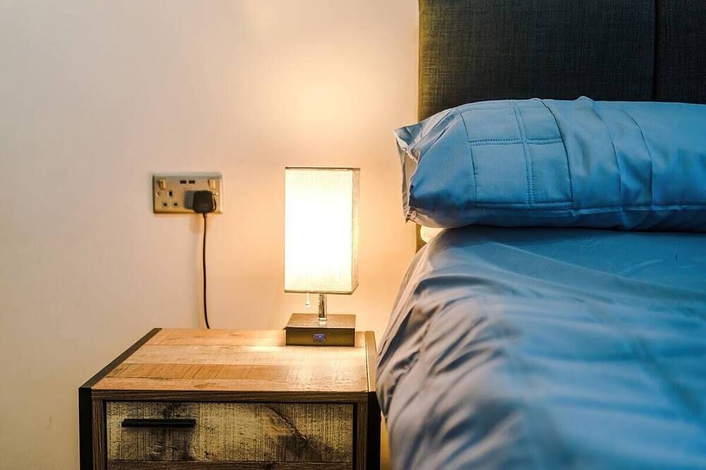 Stylish 2 Bedroom Apartment in Central Wigan by Eason Stays in Wigan, Greater Manchester