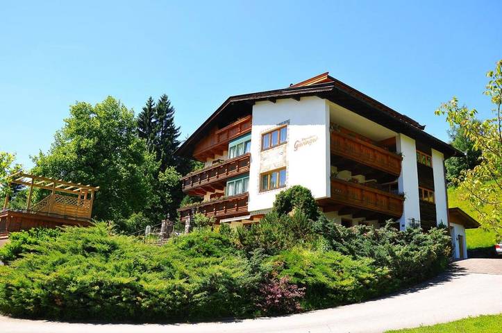 BnB für 8 Personen, mit Balkon und Terrasse sowie Garten und Sauna in Kössen