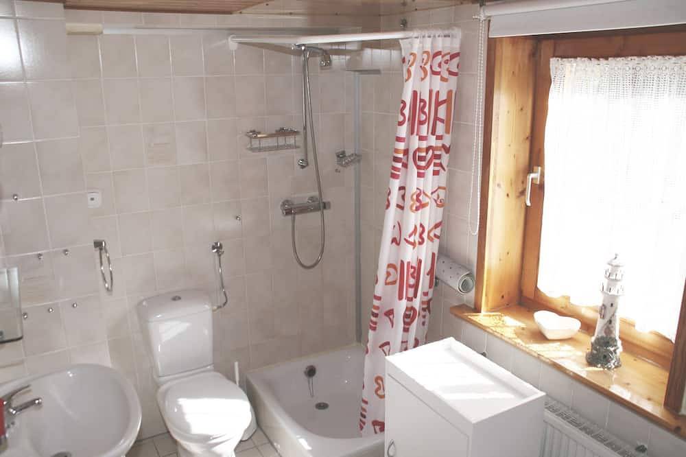 Ferienhaus, Bad mit Wanne+Dusche, eigene Parkpl., Wlan, Geschirrsp+Waschm. in Hahnenklee, Goslar