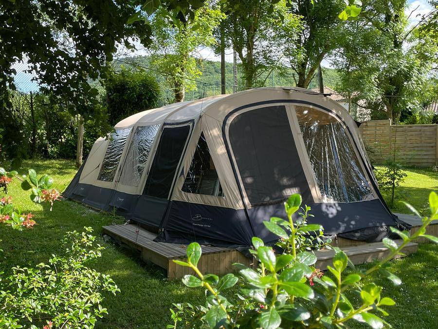 Flower Camping Saint-Martin - Tienda de campaña 4 personas - Tienda amueblada 23m² - 3 habitaciones - sin sanitarios - Toldo 11m² - Azotea in Sorèze, Lauragais