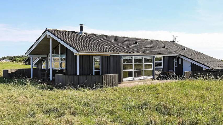 Hus för 10 Personer, med bubbelpool samt bastu och terass i Hirtshals