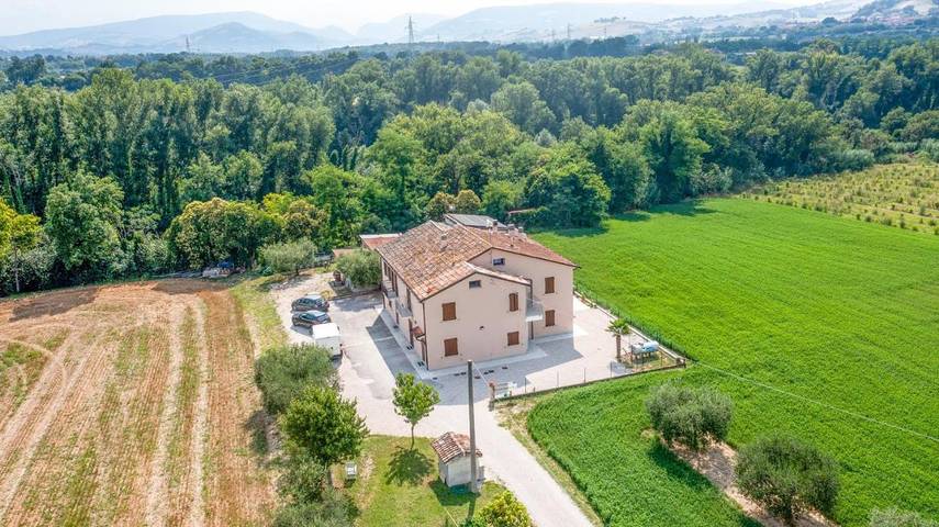 Location de vacances pour 6 personnes, avec balcon et vue, animaux acceptés à Serrungarina