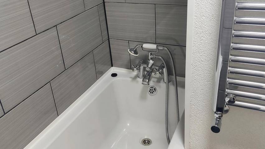Entire holiday apartment, Couples/Business/Family- Wifi- Parking- Sleeps 2 in Coventry, Birmingham Area