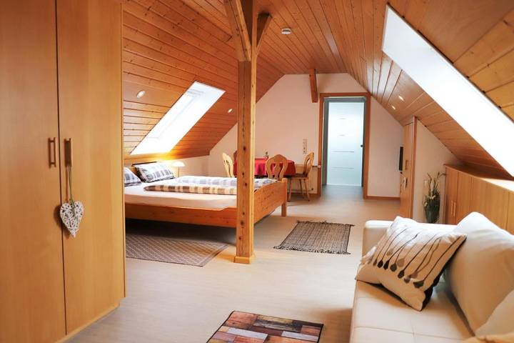 Ferienwohnung für 2 Personen, mit Balkon und Terrasse sowie Garten und Ausblick in Rickenbach