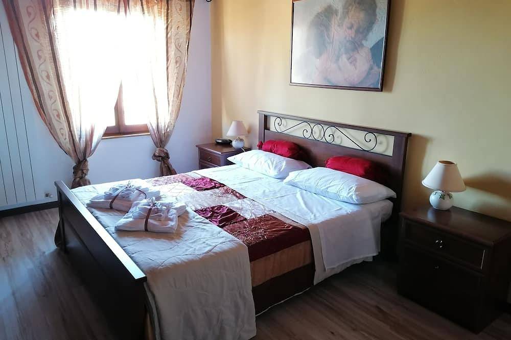 Ganze Wohnung, Spacious apartment in the historic center! in San Quirico d'Orcia, Orciatal