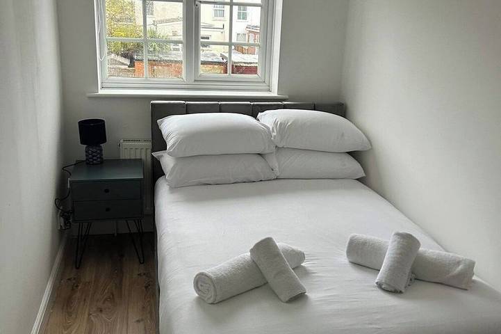 Geräumiges 4-Zi Apartment, Zimmer mit Bad, Schlafplätze 9 in Gosport, Hampshire