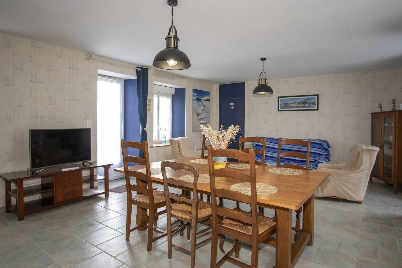 Holiday Home 'Maison En Bord De Mer' with Shared Terrace, Private Garden and Wi-Fi in Réville, Cherbourg region