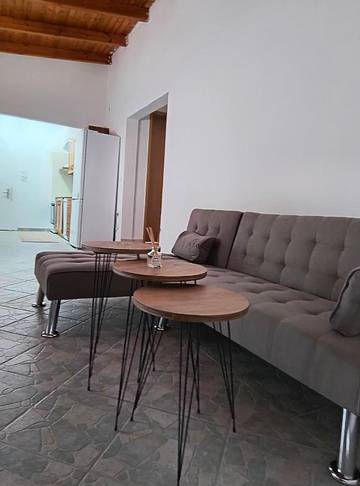 Location de vacances pour 9 personnes, avec terrasse et jardin dans Érétrie