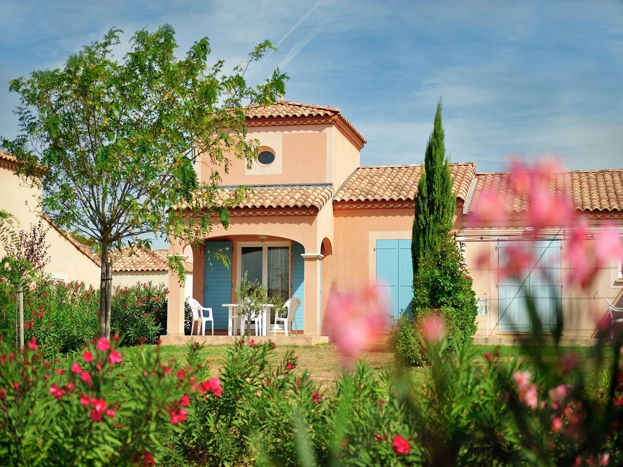 Summer villa with terrace or loggia, located in Languedoc in Homps, Narbonne und Umgebung