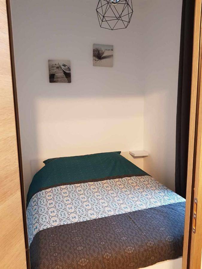 Appartement entier, One-Bedroom Apartment in Douvres-la-Délivrande, Région de Caen