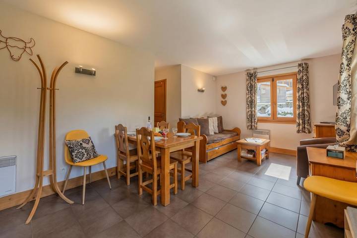 Entire apartment, V Balme 06: Beside Ski Lift; Pool, Sauna & Gym in Vallorcine, Bonneville region