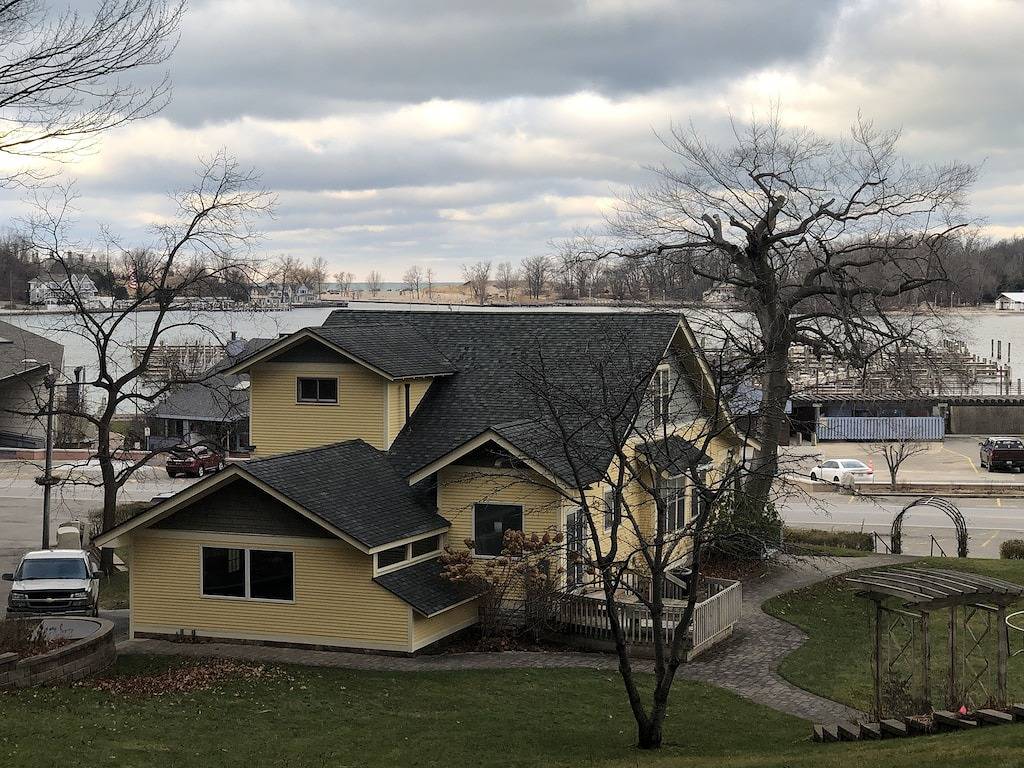 4-bedroom vacation home just 3 minutes drive to Lake Michigan in Macatawa, Michigansee